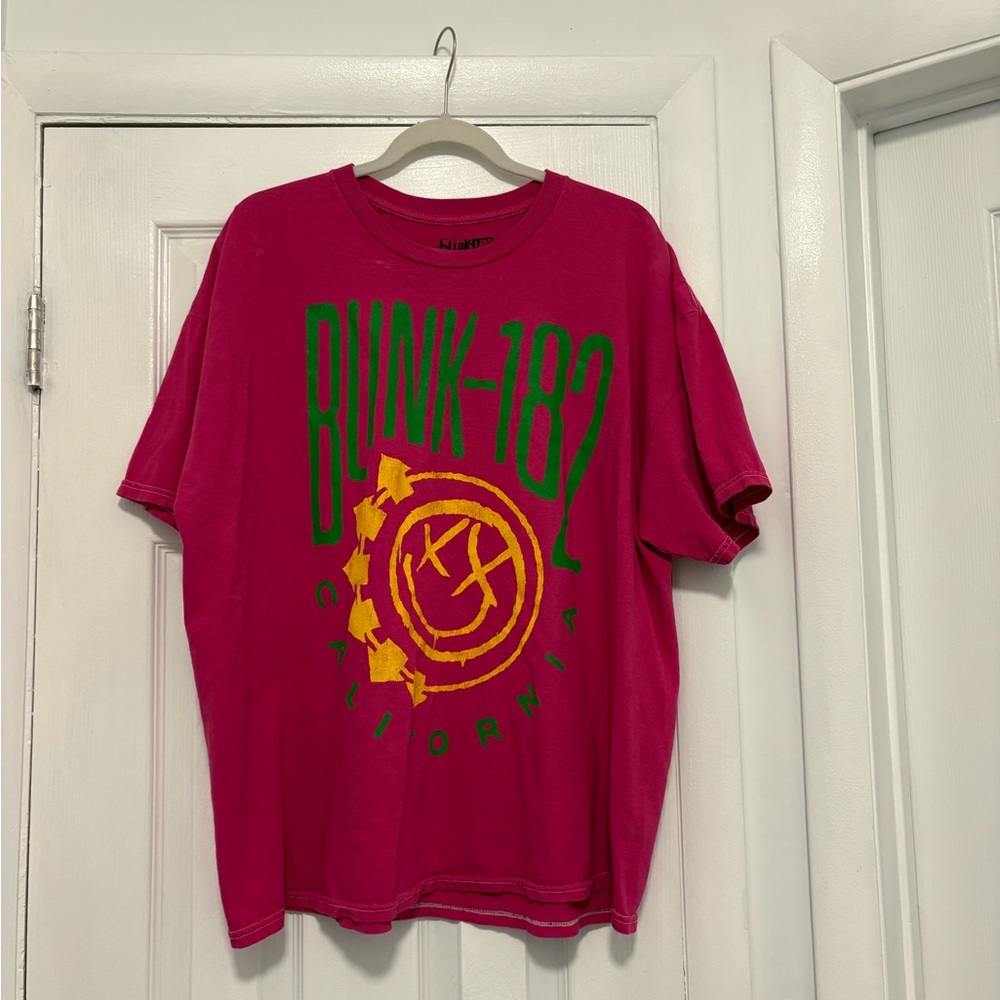 Urban Outfitters Blink 182 Graphic T-Shirt - Pink
